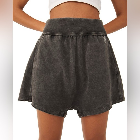 Free People Pants - FREE PEOPLE FREE MOVEMENT Hot Shot Harem Shorts Size Medium GUC